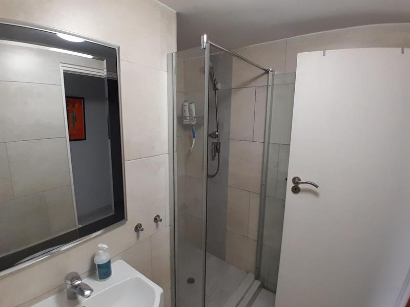 To Let 2 Bedroom Property for Rent in Sea Point Western Cape